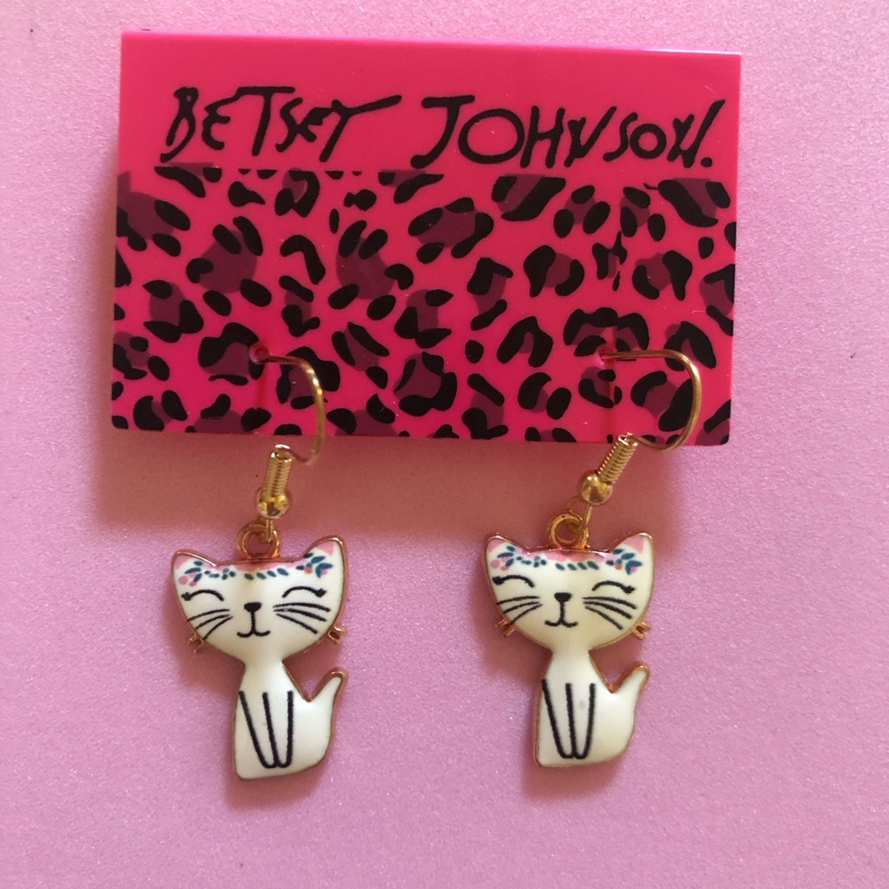 NWT Betsey Johnson White Enamel Cat Dangle Earrings with Gold-Tone Hooks